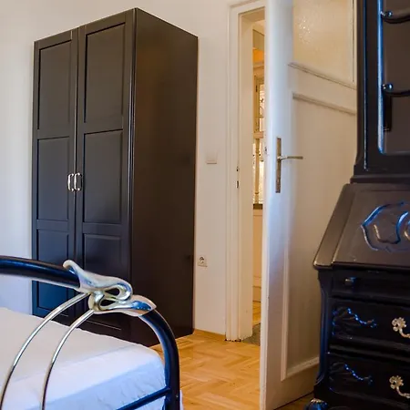 Ema Artistic Flat