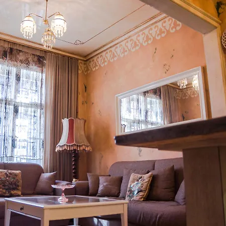 Ema Artistic Flat *
