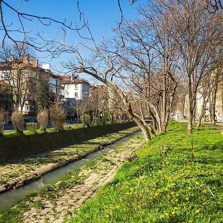 Апартаменты Ema Artistic Flat
