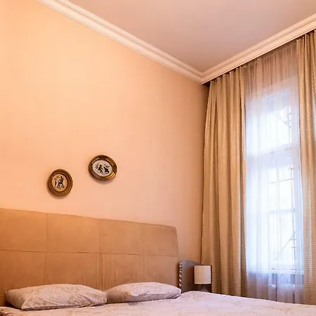 Ema Artistic Flat *